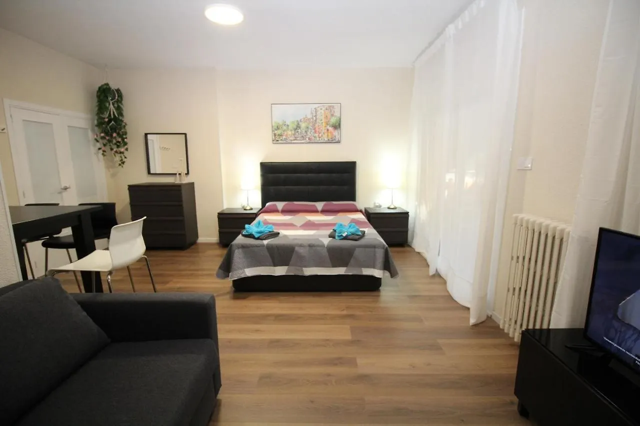 Urgel Habitaciones Barcelona Bed & Breakfast